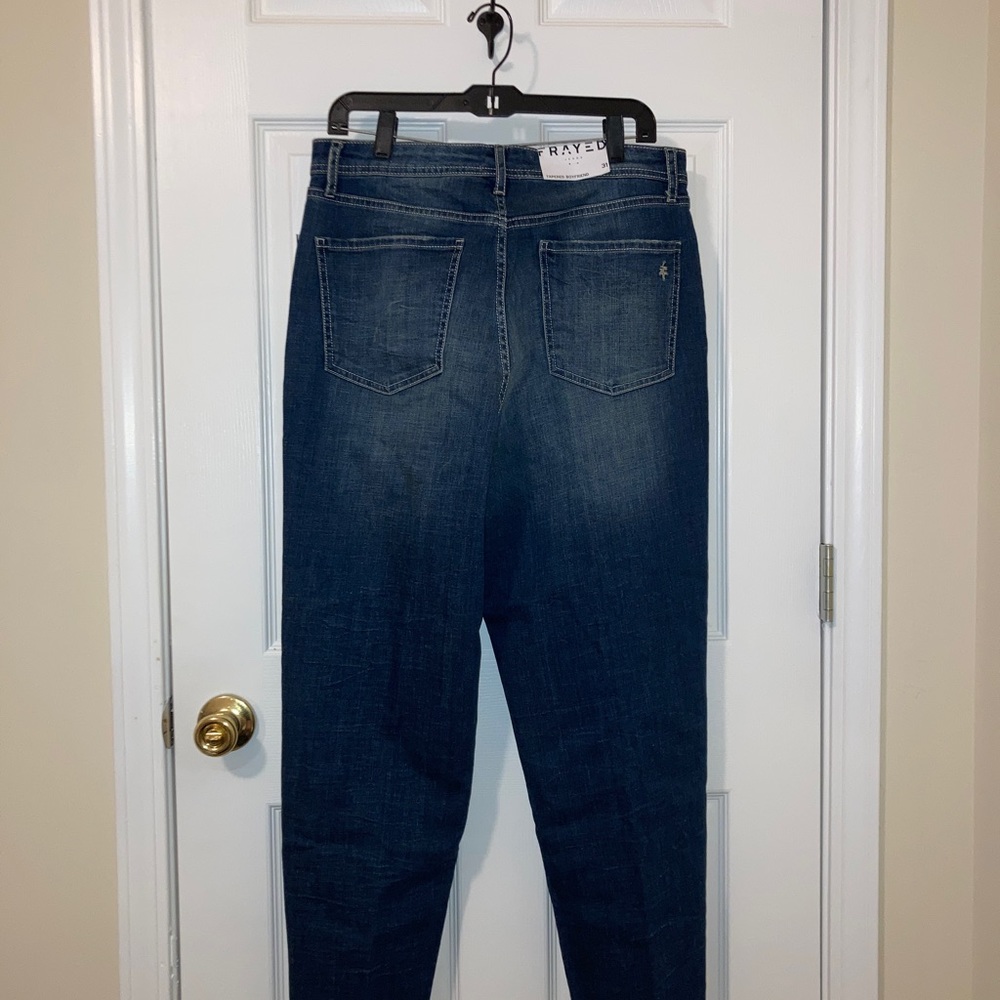 Frayed Tapered Boyfriend Jeans - Picture 5 of 7